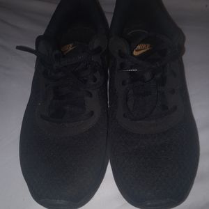 Nike shoes women's